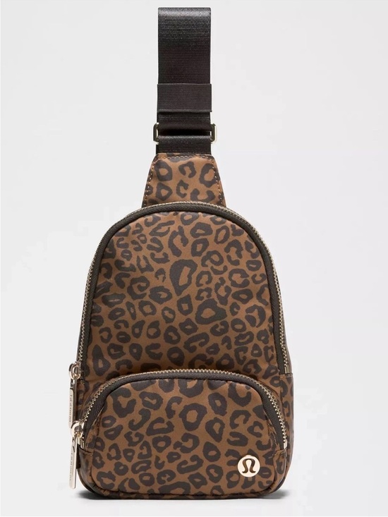 Handbags - NWT LULULEMON Everywhere Sling Bag Small 2L Leopardo
